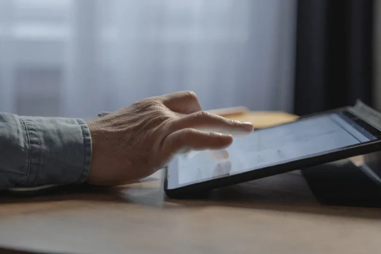 Chromebook vs Tablet: Which Should You Buy?